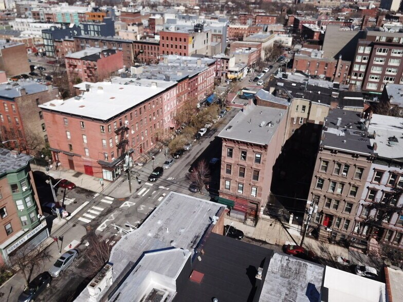 102 Wayne St, Jersey City, NJ à vendre - Photo de l’immeuble – Image 3 sur 7