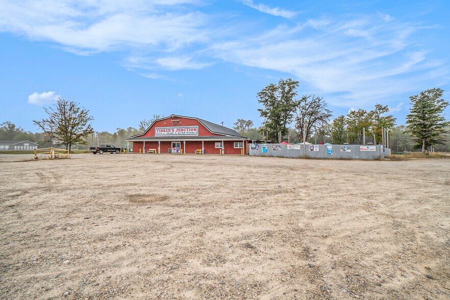 6811 E M 72 Hwy, Grayling, MI à vendre - Photo de l’immeuble – Image 3 sur 13
