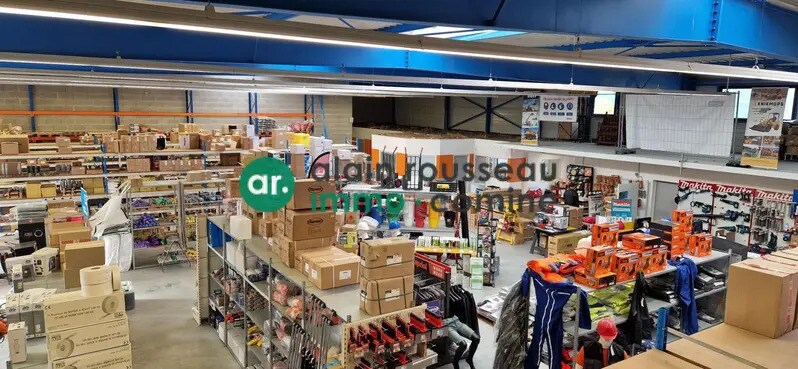 Local d’activités dans Cholet à louer - Photo de l’immeuble – Image 3 sur 6