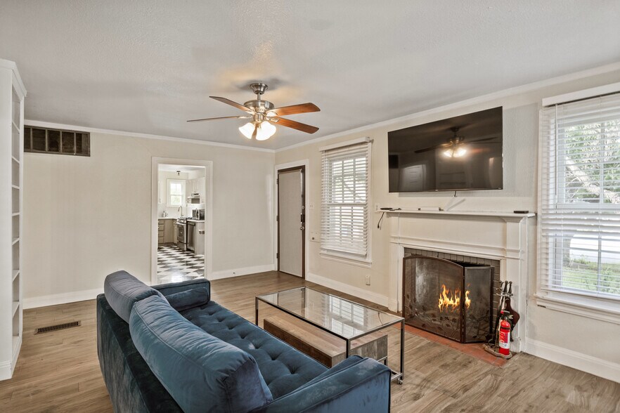 2701 Benbrook Blvd, Fort Worth, TX à vendre - Photo de l’immeuble – Image 3 sur 12