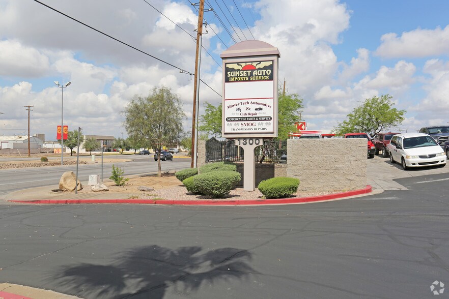 1300 N Boulder Hwy, Henderson, NV à louer - Photo de l’immeuble – Image 3 sur 8
