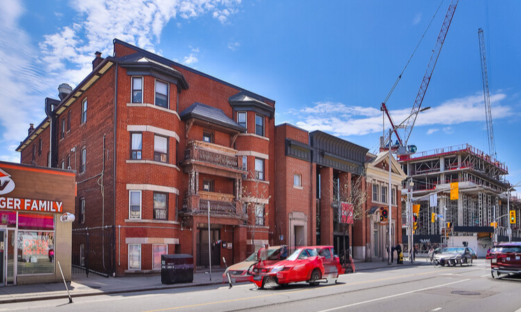 1121 Bloor St W, Toronto, ON à vendre - Photo de l’immeuble – Image 1 sur 1