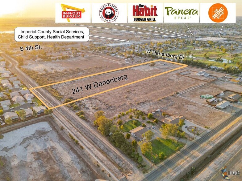 241 W Danenberg Dr, El Centro, CA à vendre - Photo de l’immeuble – Image 2 sur 8
