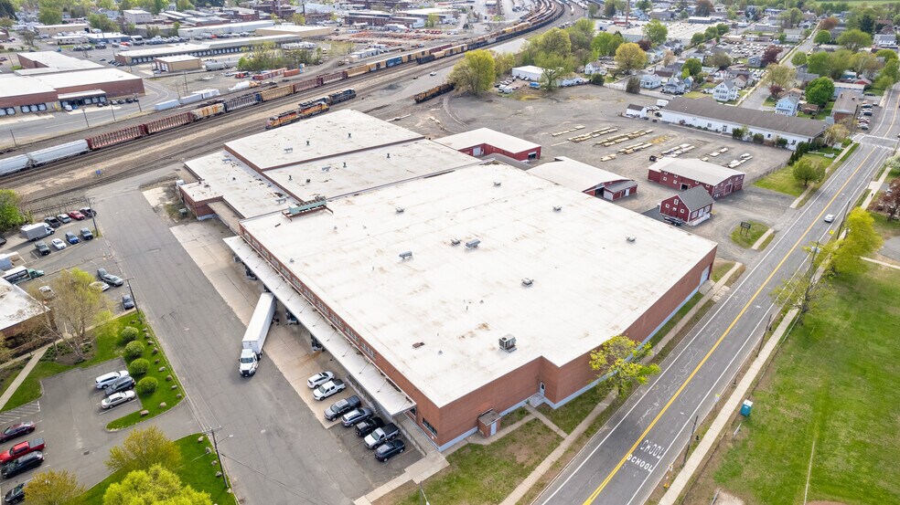 26 Sears Way, West Springfield, MA à vendre - Photo de l’immeuble – Image 3 sur 34