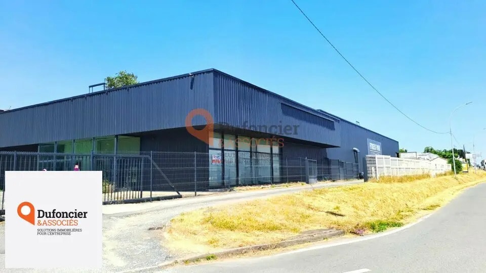 Local commercial dans Poitiers à louer - Photo de l’immeuble – Image 1 sur 5