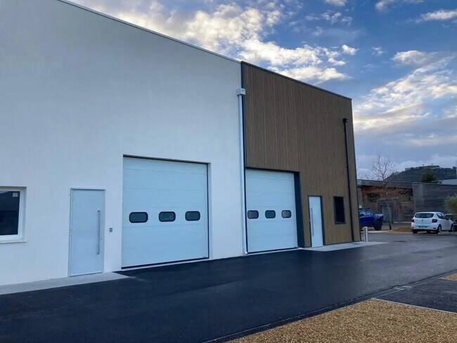 Plus de détails pour Bureau, Industriel/Logistique à louer