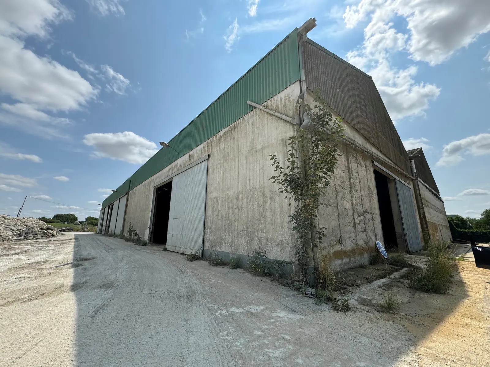 Industriel/Logistique dans CAUREL à louer Photo de l’immeuble– Image 1 sur 3