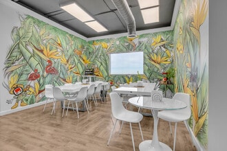 13499 Biscayne Blvd, Miami, FL à louer Photo intérieure– Image 2 sur 8