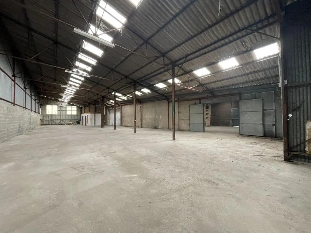 Local d’activités dans Gravigny à louer Photo intérieure– Image 1 sur 4