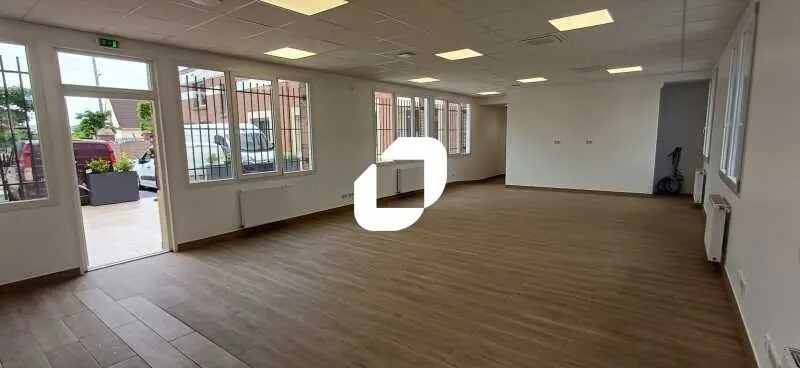 Bureau dans Aubergenville à louer - Photo de l’immeuble – Image 3 sur 7