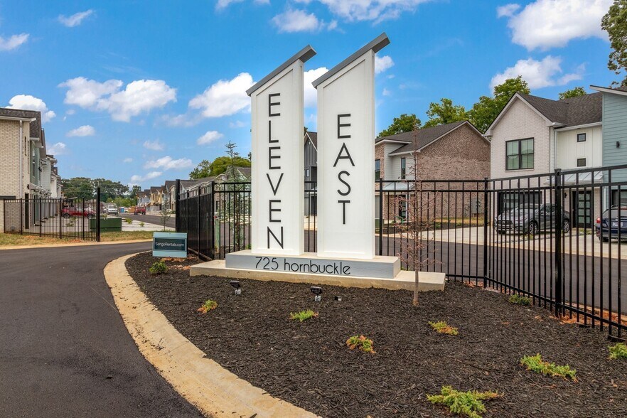 725 Hornbuckle Rd, Clarksville, TN à vendre - Photo de l’immeuble – Image 2 sur 41