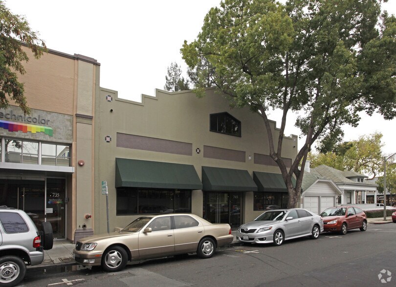 745 Emerson St, Palo Alto, CA à louer - Photo de l’immeuble – Image 2 sur 13