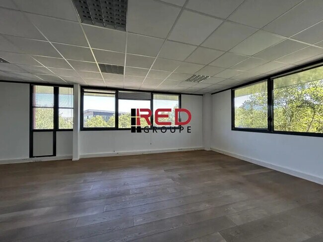 Plus de détails pour Rue Paul Langevin, Aix-en-Provence - Bureau à louer