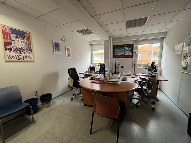 Bureau dans Bordeaux à louer - Photo de l’immeuble – Image 2 sur 11