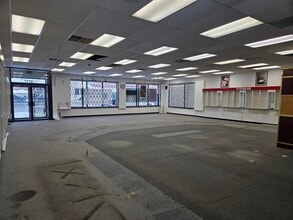 3711 W Lawrence Ave, Chicago, IL à louer Photo intérieure– Image 1 sur 8