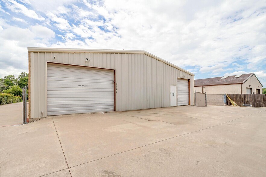 110 Gotcher Ave, Lake Dallas, TX à vendre - Photo de l’immeuble – Image 2 sur 47