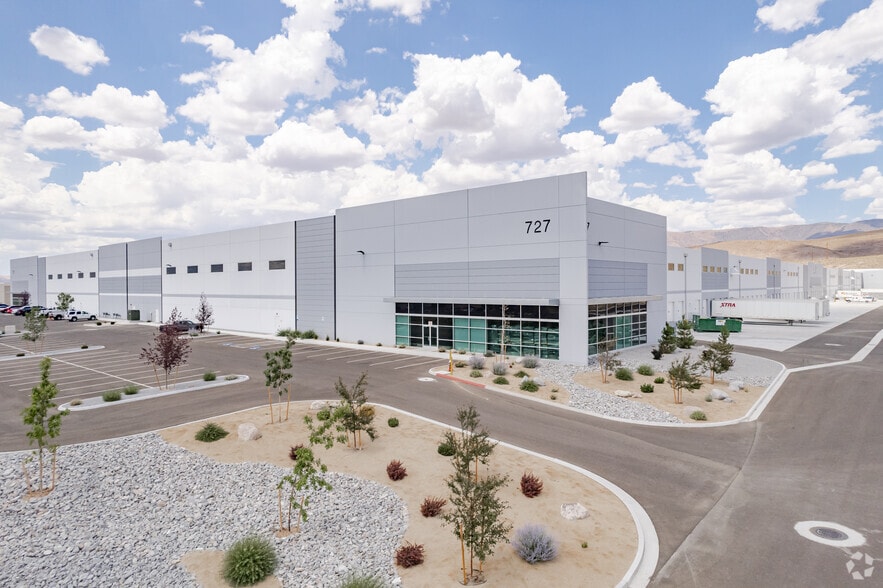 727 Milan Dr, Sparks, NV à louer - Photo principale – Image 1 sur 11