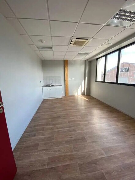 Bureau dans Le Havre à louer - Photo de l’immeuble – Image 3 sur 8