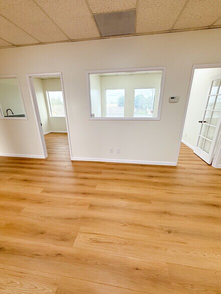14151 Newport Ave, Tustin, CA à louer - Photo intérieure – Image 3 sur 15
