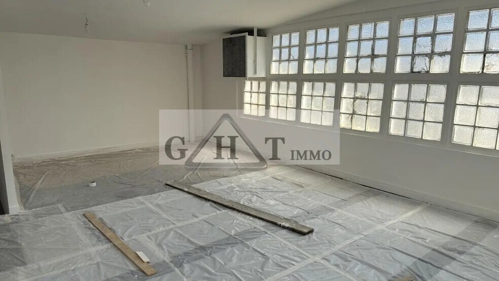 Bureau dans Trilport à louer - Photo de l’immeuble – Image 1 sur 4