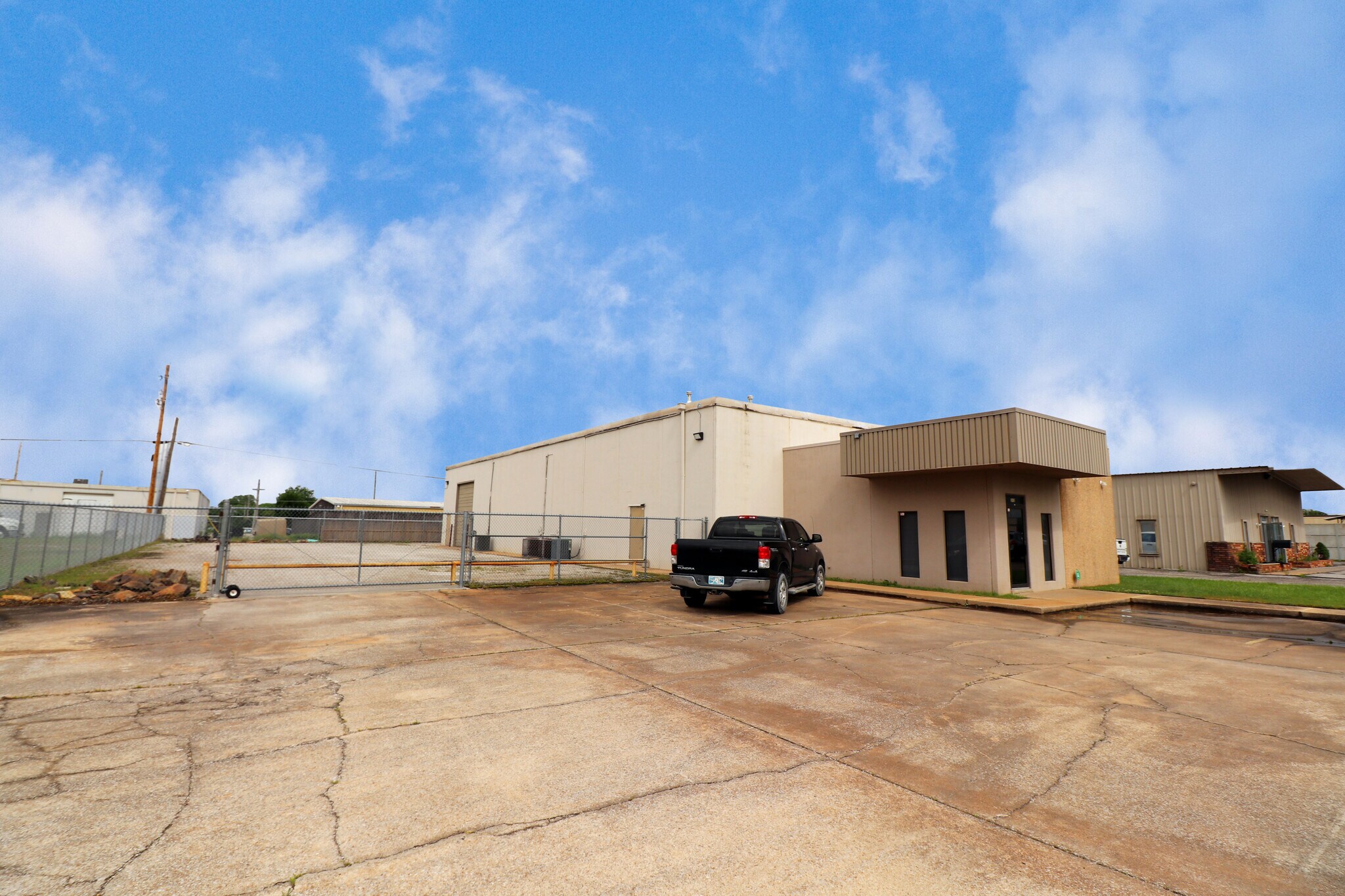 312 N Walnut Ave, Broken Arrow, OK à louer Photo de l’immeuble– Image 1 sur 10
