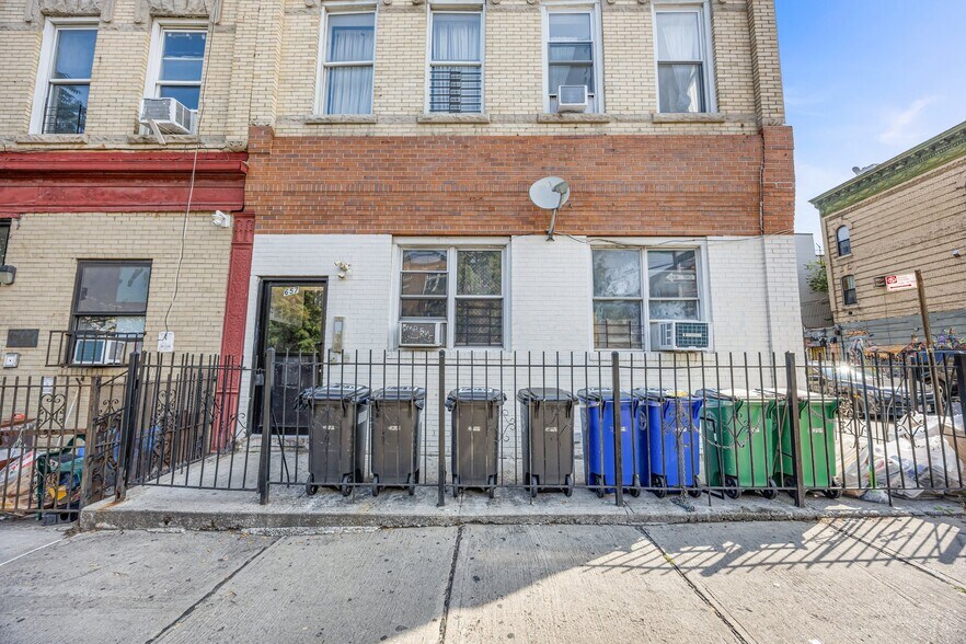 657 Knickerbocker Ave, Brooklyn, NY à vendre - Photo de l’immeuble – Image 2 sur 23