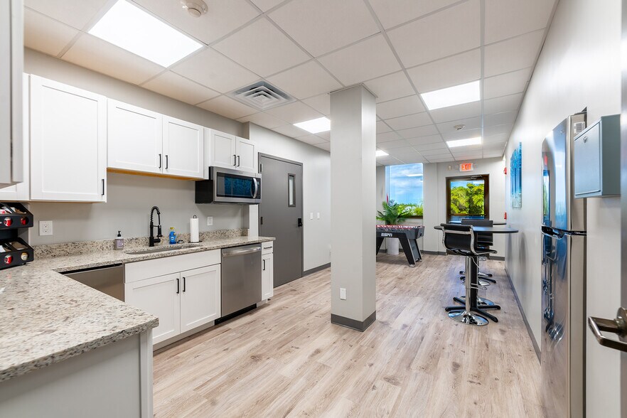 2081 SE Ocean Blvd, Stuart, FL à vendre - Photo de l’immeuble – Image 3 sur 42