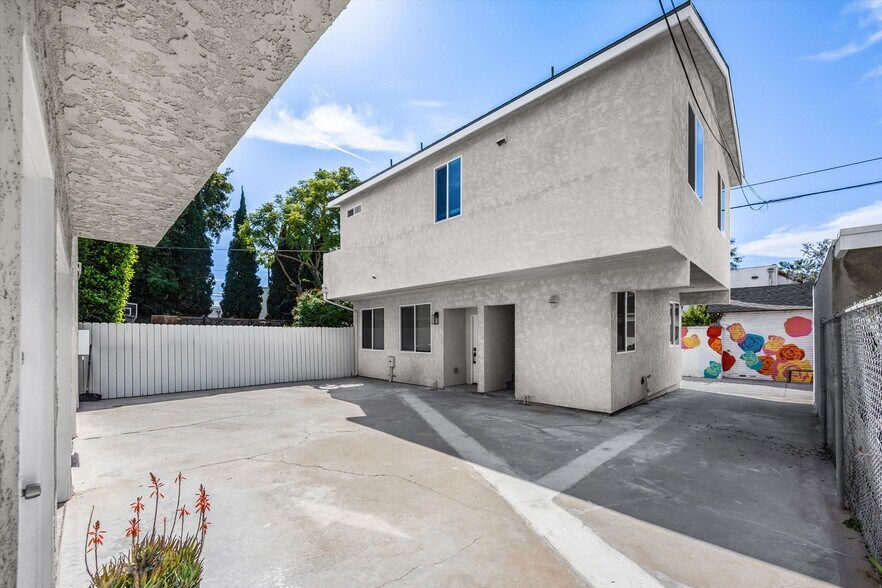 625 Orizaba Ave, Long Beach, CA à vendre - Photo de l’immeuble – Image 2 sur 32