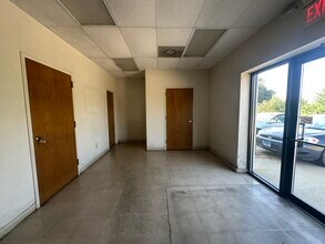 3 Quest Dr, Bloomington, IL à louer Photo intérieure– Image 2 sur 12