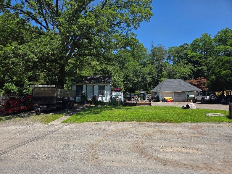 16 Ernest Ln, Mahopac, NY à louer - Photo de l’immeuble – Image 3 sur 7