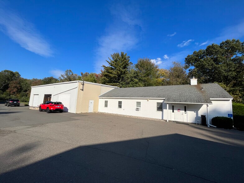 130 Meriden Rd, Middlefield, CT à louer - Photo de l’immeuble – Image 3 sur 9