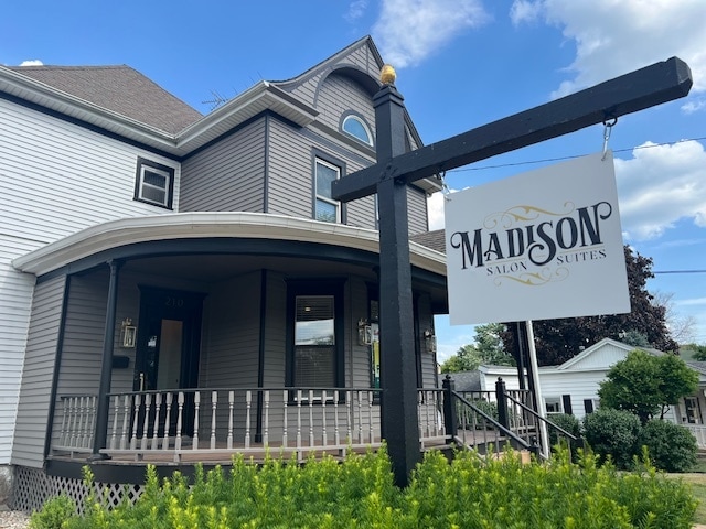 210 N Madison St, Woodstock, IL à louer - Photo principale – Image 1 sur 10