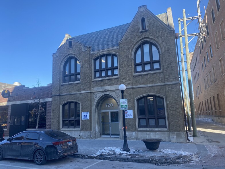 720 Lake St, Oak Park, IL à louer - Photo de l’immeuble – Image 1 sur 1