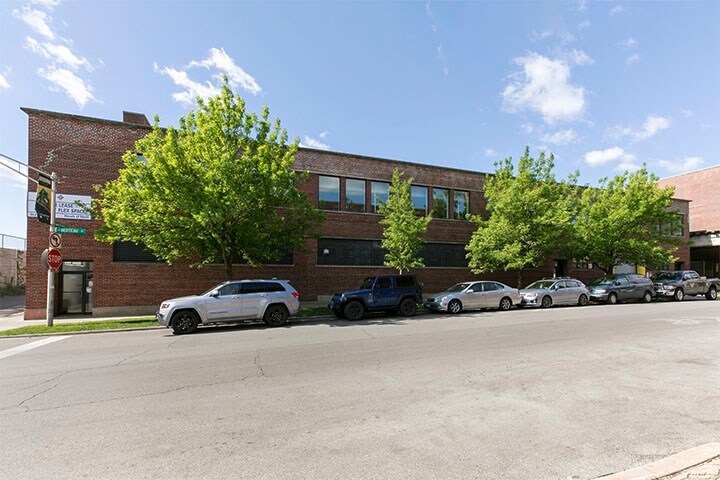 1801 W Berteau Ave, Chicago, IL à louer Photo de l’immeuble– Image 1 sur 14