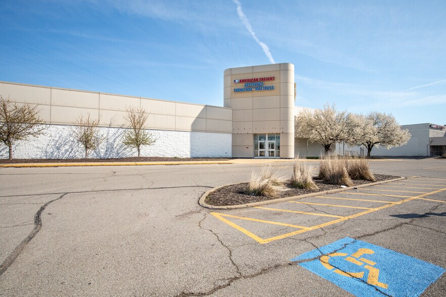 47-67 Ludwig Dr, Fairview Heights, IL à louer - Photo de l’immeuble – Image 1 sur 43