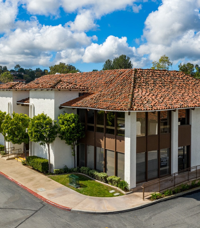 23601 Moulton Pky, Laguna Hills, CA à louer Photo de l’immeuble– Image 1 sur 4