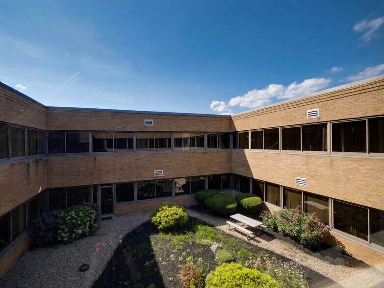 580 Main St, Bolton, MA à louer - Photo de l’immeuble – Image 3 sur 11