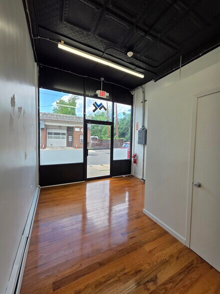 30 W Fort Lee Rd, Bogota, NJ à louer - Photo de l’immeuble – Image 2 sur 6