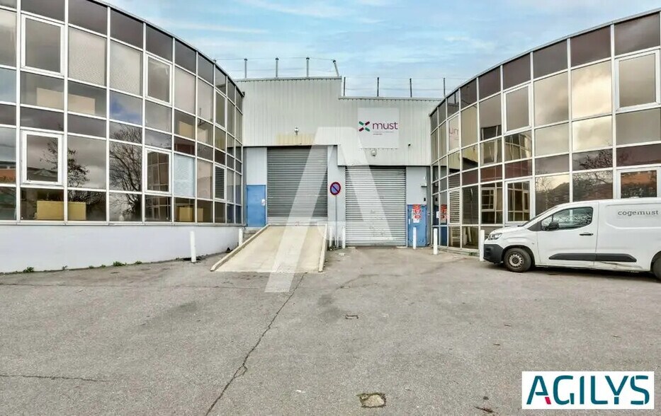 Local d’activités dans Fontenay-sous-Bois à louer - Photo de l’immeuble – Image 2 sur 10