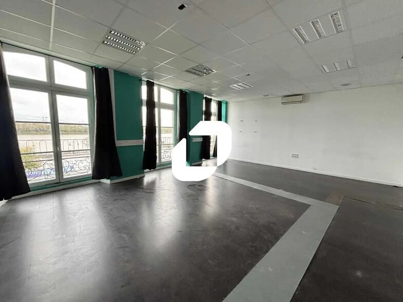 Bureau dans Bordeaux à louer - Photo de l’immeuble – Image 1 sur 10