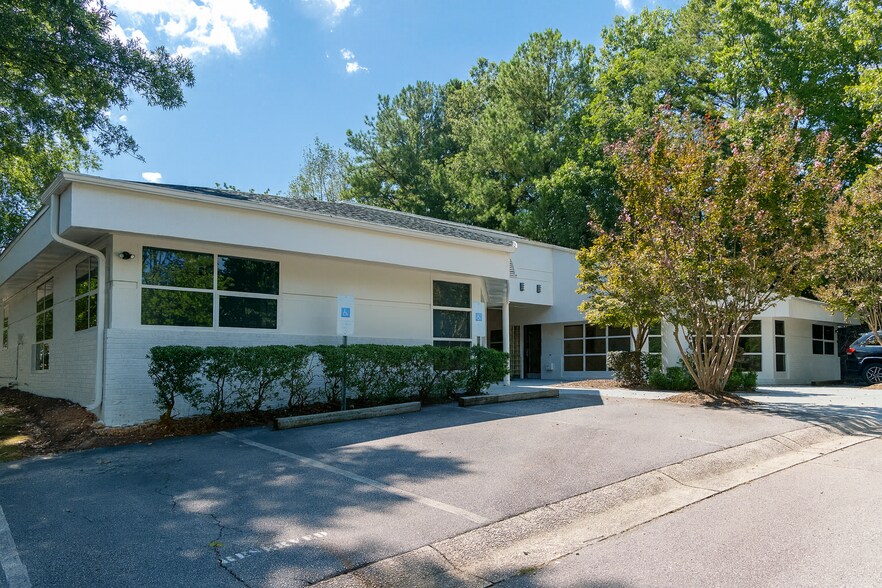 3124 Blue Ridge Rd, Raleigh, NC à louer - Photo de l’immeuble – Image 3 sur 3