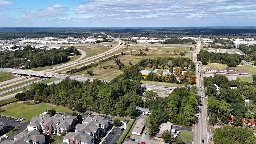 11038 Lamey Bridge Rd, Diberville, MS à vendre - Photo de l’immeuble – Image 3 sur 4