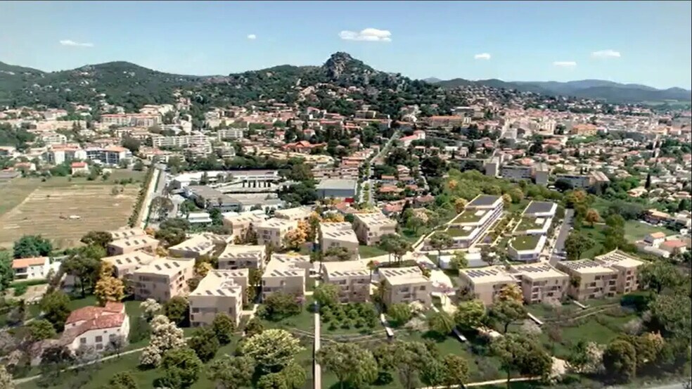 Local commercial dans Hyères à louer - Photo de l’immeuble – Image 1 sur 4