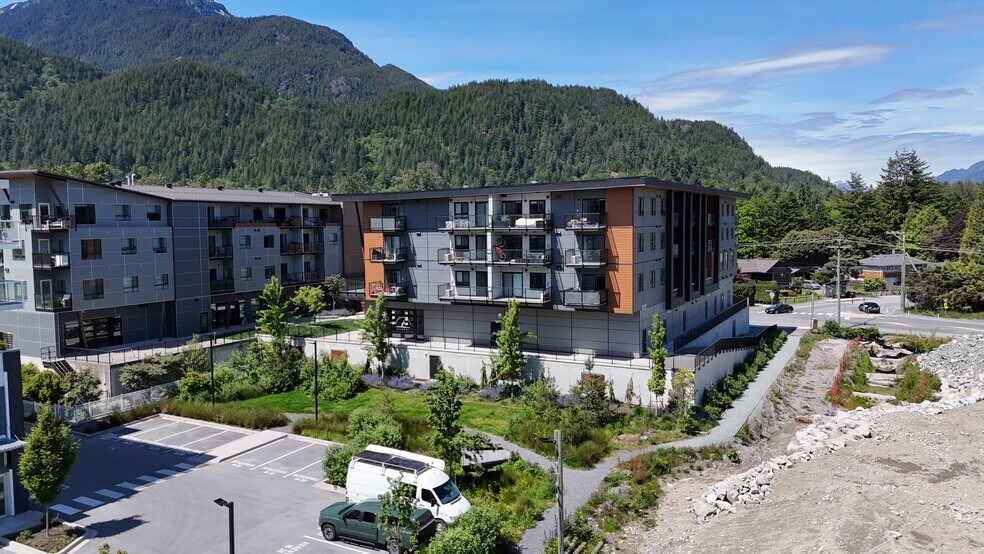 39668 Government Rd, Squamish, BC à vendre - Photo de l’immeuble – Image 3 sur 11