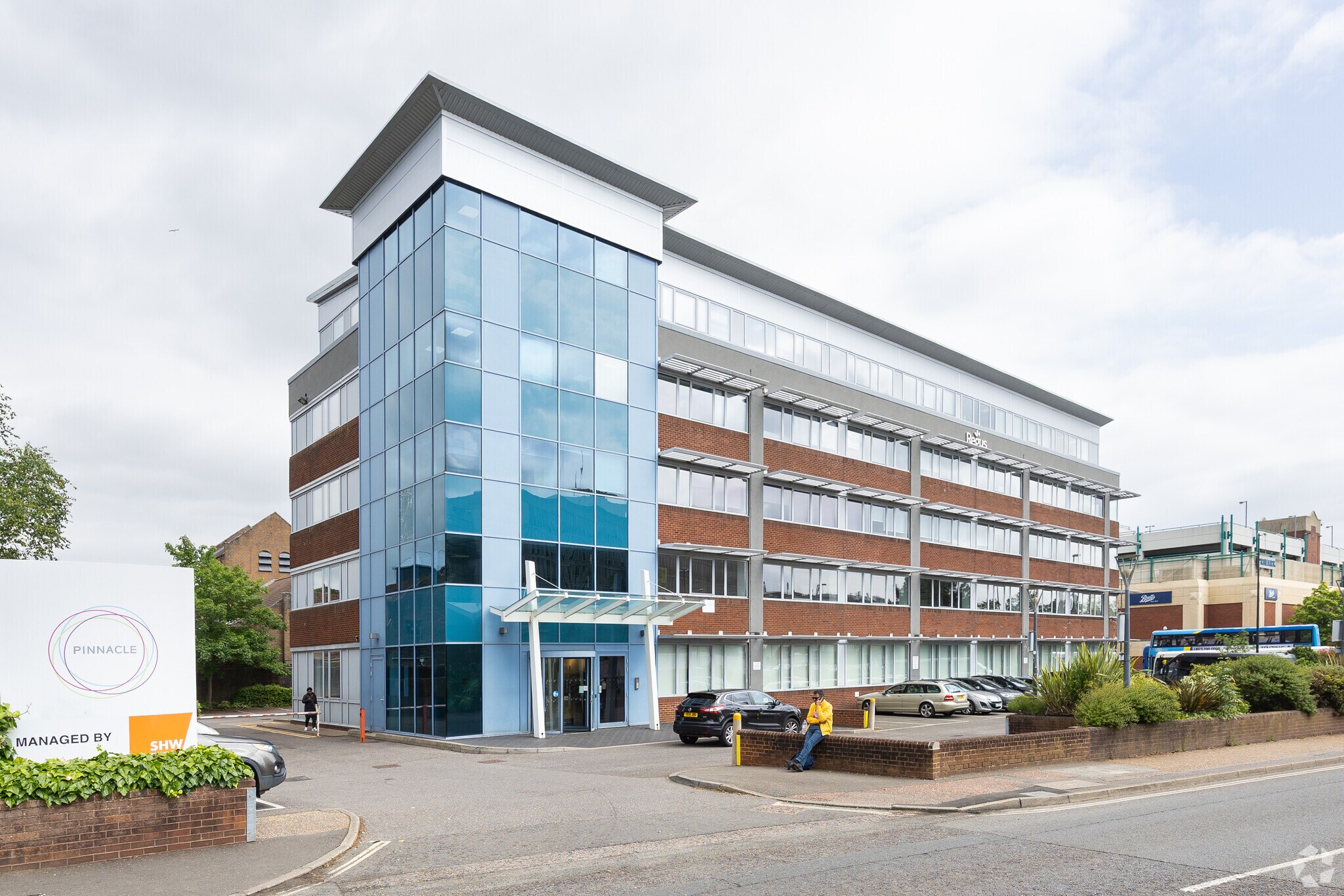 Station Way, Crawley à louer Photo de l’immeuble– Image 1 sur 18