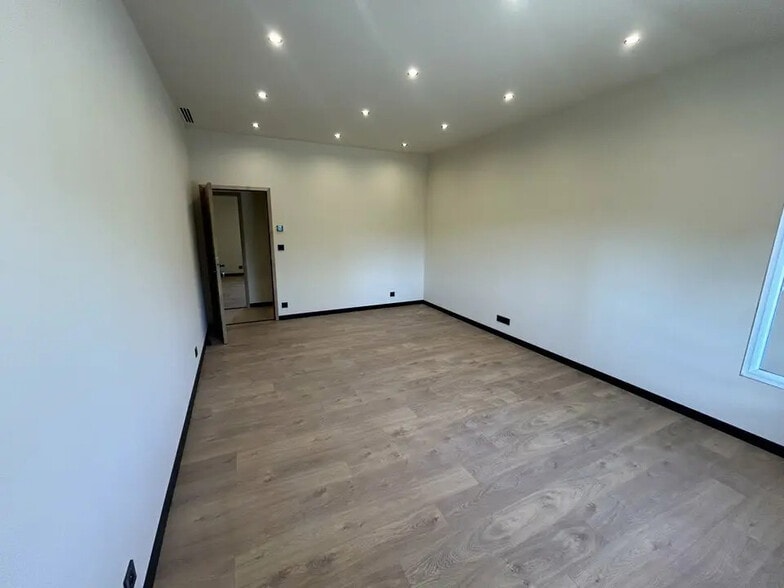 Bureau dans Saint-Rémy-de-Provence à louer - Photo intérieure – Image 3 sur 6