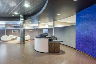 10700 W Research Dr, Milwaukee, WI à louer Photo intérieure– Image 2 sur 21