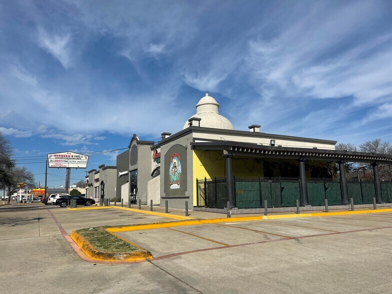 8014 Harry Hines Blvd, Dallas, TX à louer - Photo de l’immeuble – Image 3 sur 16