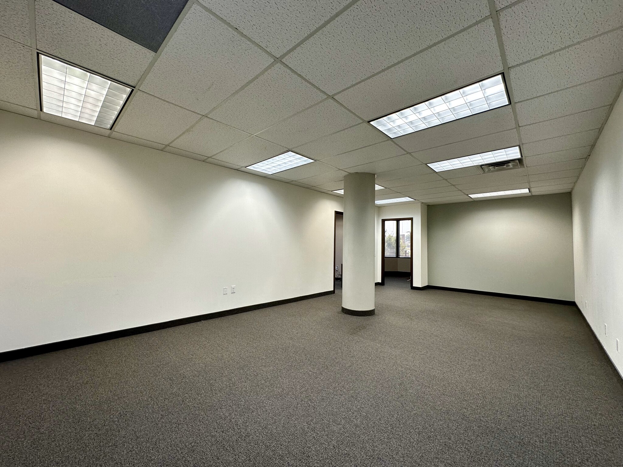 1245 E Brickyard Rd, Salt Lake City, UT à louer Photo de l’immeuble– Image 1 sur 3