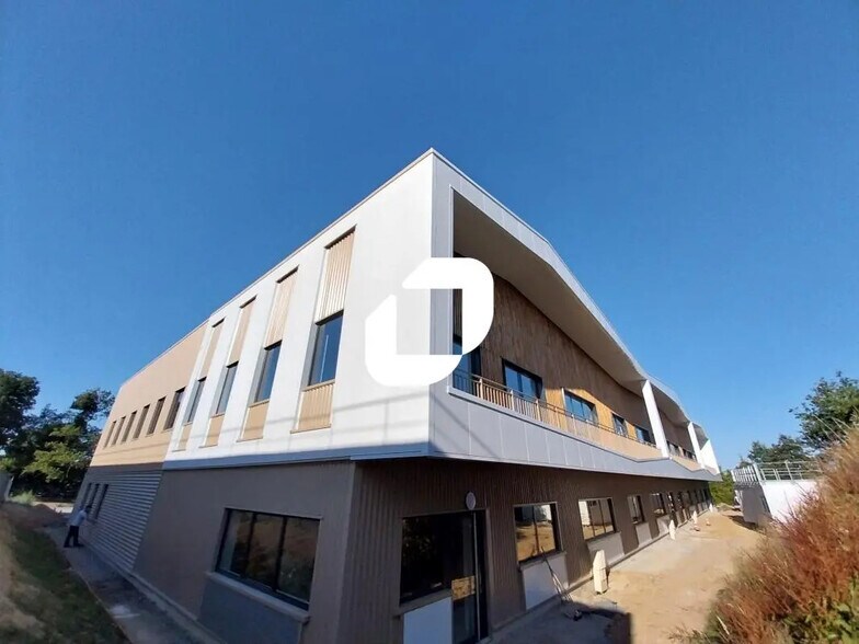 Local d'activités dans Carquefou à vendre - Photo de l’immeuble – Image 2 sur 14